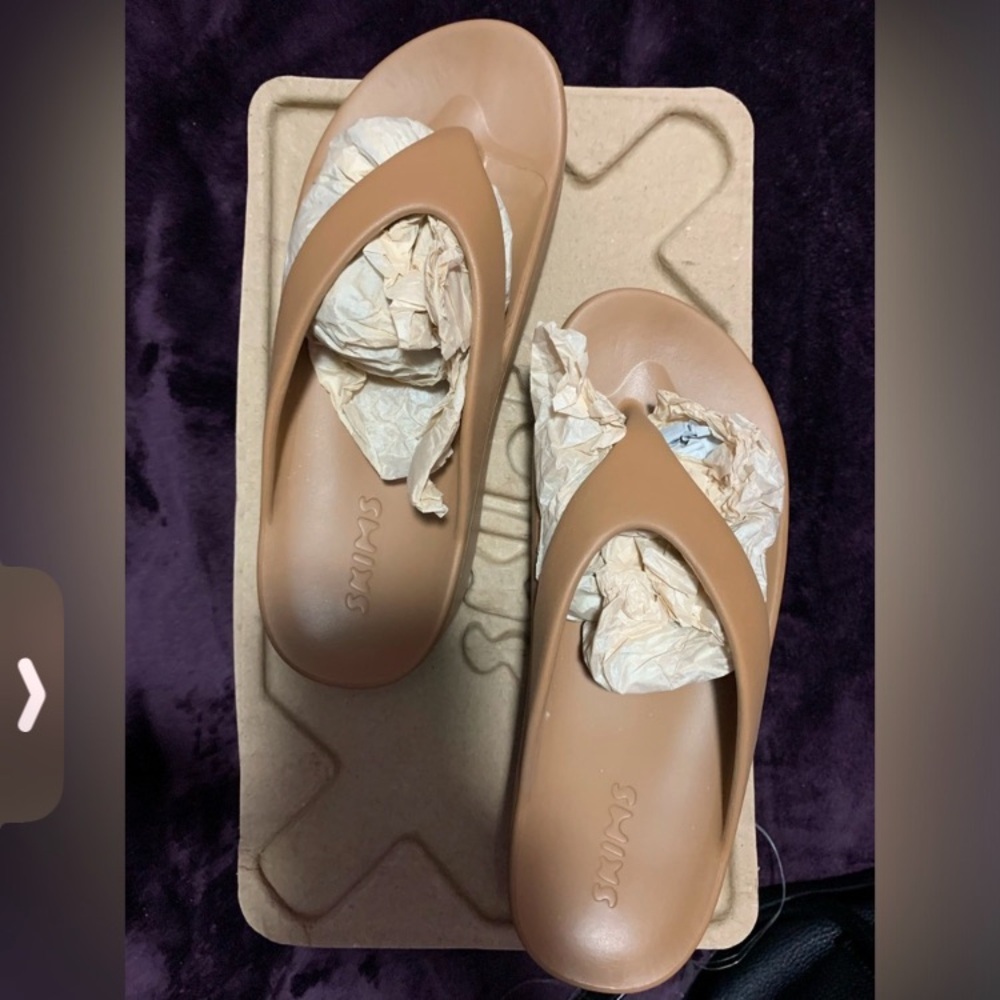 Skims sandals, size 8 NIB